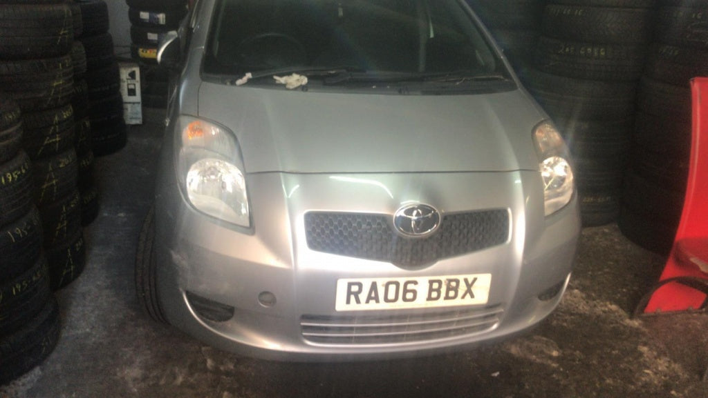 Toyota Yaris din 2006, motor 1.0 benzina
