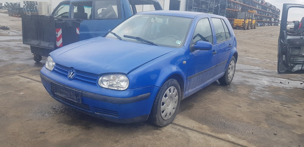 Vw Golf IV din 2001 , motor 1.6 benzina, tip AUS